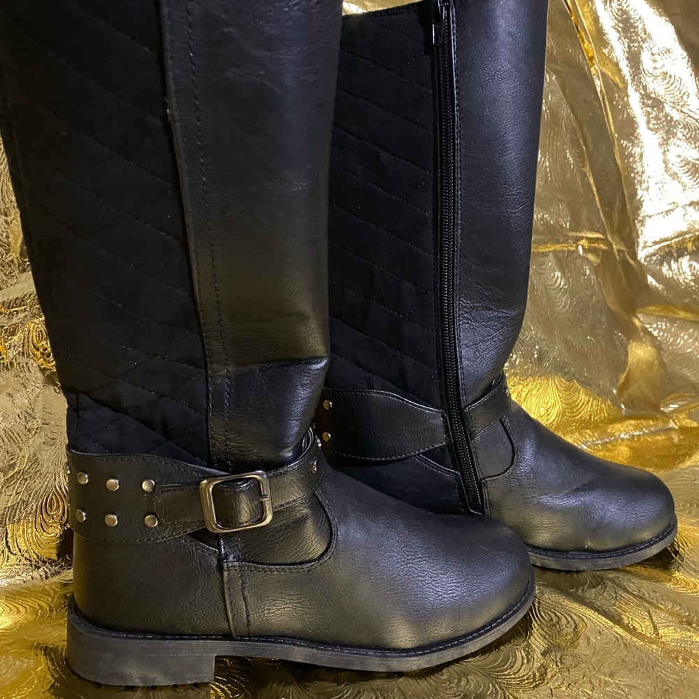 Girl’s boots